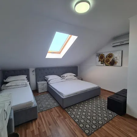 Casa Bianca Două Mai