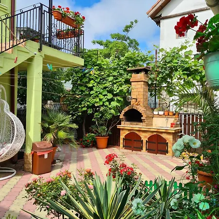 Casa Bianca Pensión 2*